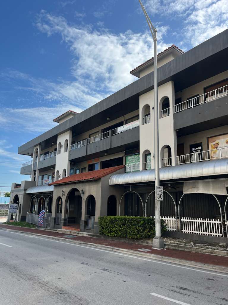 Zona real de paquetes en Miami Travel Box