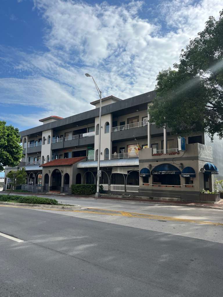 Zona real de paquetes en Miami Travel Box